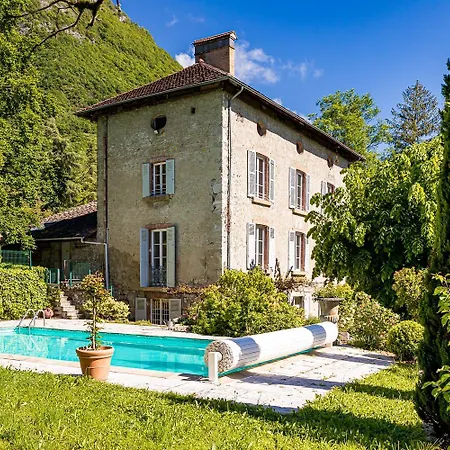 Homestay Chateau Monts Blancs Lumbin
